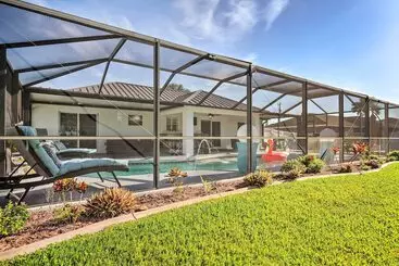 کلبه Chic Cape Coral Oasis W/ Pool: 5 Mi To Beach!