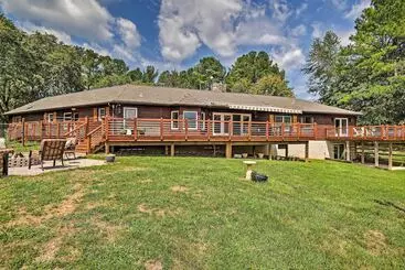 Mökkimajoitus Family Retreat W/ Deck Near Appalachian Trail!