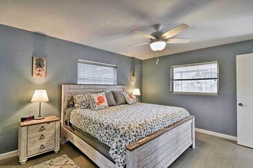 Сельский дом Florida Home 3 Mi To Siesta Key, Walk To Gulf Gate