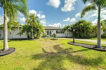 Mökkimajoitus Fort Myers Bungalow   12 Miles To The Beach!