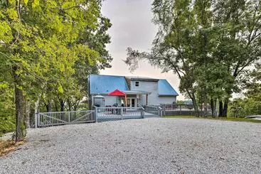 Mökkimajoitus Hilltop Hideaway  Branson Home W/ Trampoline!