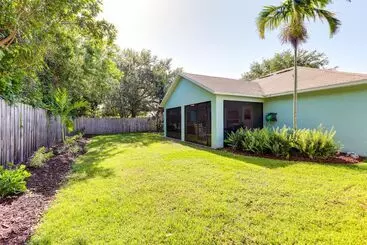 Mökkimajoitus Inviting Jensen Beach Home W/ Screened In Patio!