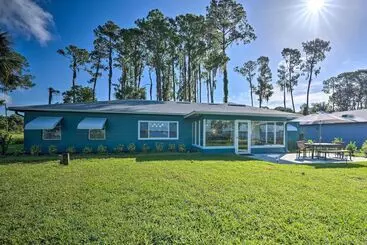 Mökkimajoitus Waterfront Lake Dora Escape W/ Private Dock & Slip