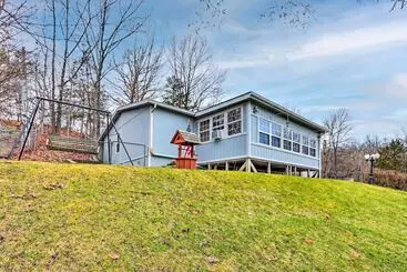 Mökkimajoitus 8 Mi To Beach: Lake View Haven In Linn Creek!