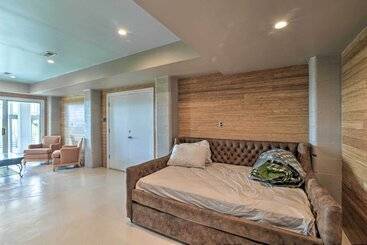 بيت ريفى Luxurious Waterfront Home W/ Private Pier & Views!