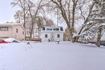 Landhus 8 Mi To Downtown: Convenient Minneapolis Home