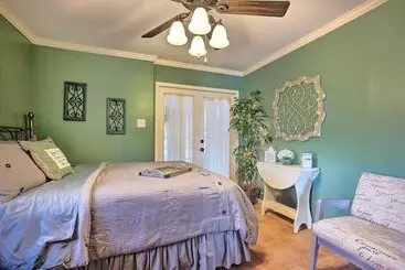 Nini S Love  Cottage W/ Deck + Fishing Pond!