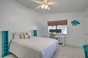 Mökkimajoitus Palm City Canalfront Home W/ Boat Dock & Fire Pit!