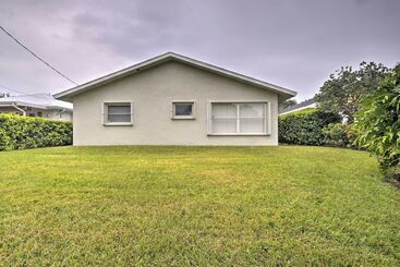 Dom wiejski Spacious Naples Home < 1 Mi To Vanderbilt Beach!