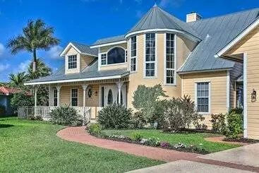 コテージ Upscale Waterfront Palm City Home W/ Dock!