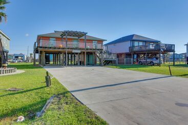 Hus på landet Sunset View Surfside Beach House: Walk To Beach!