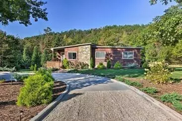 コテージ Beautiful Rutherfordton Retreat W/ Fire Pit!