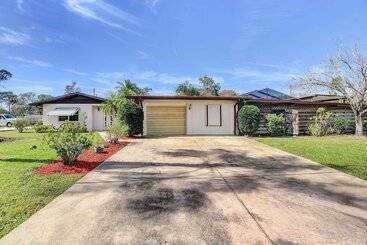 Bradenton Cottage W/ Screened Pool: 12 Mi To Beach