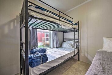 별장 Cassopolis Cabin, Private Deck & Lake Access!