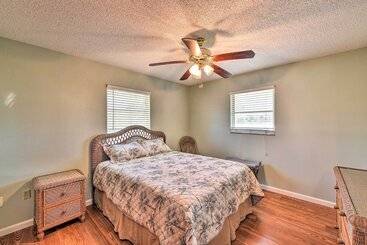 コテージ Coastal Oasis W/ Shared Pool, 2 Mi To Beach!
