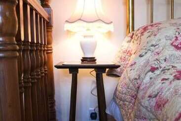 Cosy Secret Cottage In A Beautiful Walled Garden