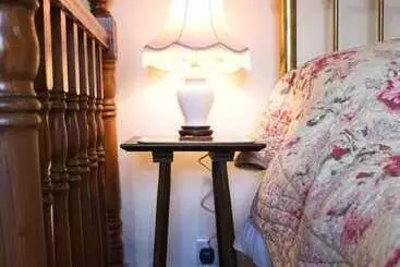 Cosy Secret Cottage In A Beautiful Walled Garden
