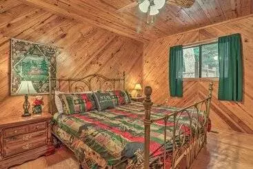 コテージ Cozy Maggie Valley Cabin W/ Deck & Private Hot Tub