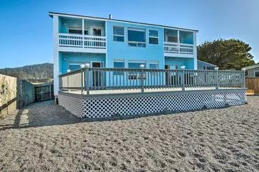 Mökkimajoitus Gold Beach Home W/ Hot Tub, 1/4 Mi To Beach!