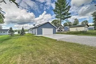 Mökkimajoitus Hale/long Lake Retreat W/ Kayaks & Boat Dock