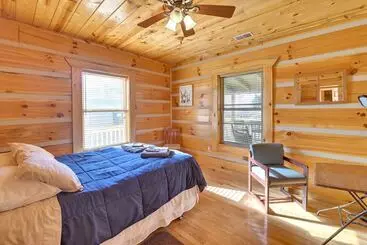 Mökkimajoitus Secluded Retreat: Bbq, Lawn Games, & Fire Pit!