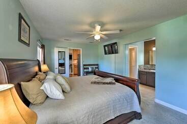 茅舍 Welcoming Pensacola Home W/ Spacious Yard!