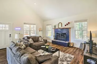 コテージ Candler Home W/ Private Hot Tub + Fire Pit!