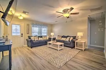 Mökkimajoitus Charming Somers Point House W/ Private Pool!