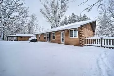コテージ Frederic Lakefront Retreat W/ Dock & Patio!