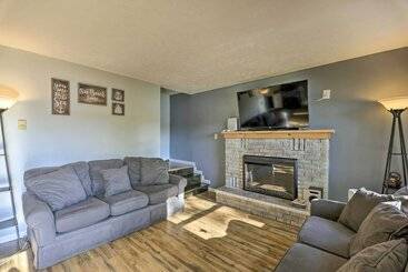 کلبه New! Lakefront Tobyhanna Home W/ Community Pool!