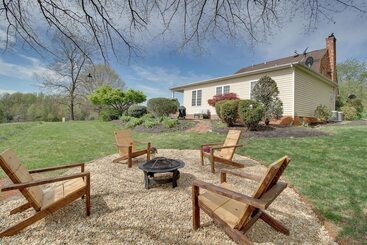 Pet Friendly Cottage With Game Room & Fire Pit!
