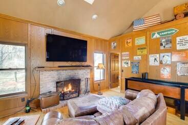 بيت ريفى Spacious & Secluded Madison Home Near Dtwn!