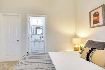 کلبه Stunning Clovis Home ~ 1 Mile To Old Town!