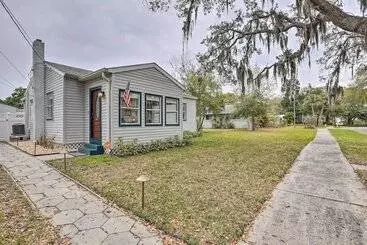 Tampa Bay Area Cottage W/ Gas Grill And Fire Pit!