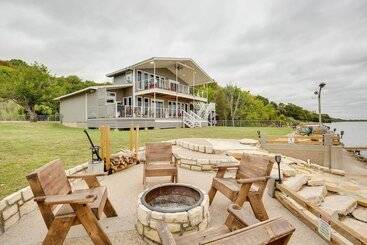 Cottage Waterfront House W/ Decks, Dock + Boat Slip!