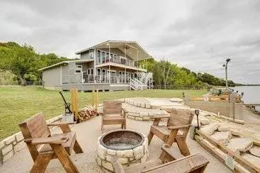 Landhus Waterfront House W/ Decks, Dock + Boat Slip!