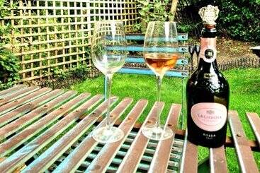 1 Bed Cottage Museum View Garden Free Parking