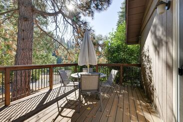 コテージ Furnished Deck & Fire Pit: Sherwood Forest Cabin