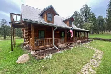 Mökkimajoitus Cozy Alto Cabin On 2 Acres: Near Fishing & Skiing!
