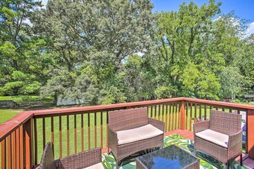 קוטג'' Charming Springfield Escape W/ Furnished Deck
