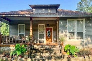 بيت ريفى Chic Hot Springs Home ~ 2 Miles To National Park!