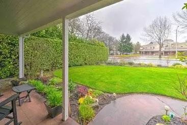 Chic Vancouver Cottage: 1 Mile To Main Street