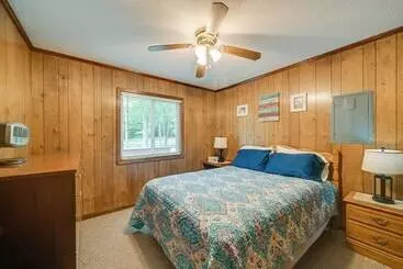 Mökkimajoitus Cozy Dover Home W/ Boat Dock, Fire Pit & Deck!