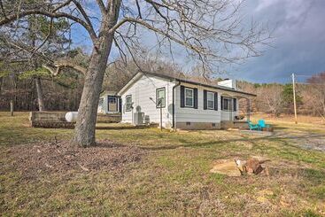 Hodgen Cottage On 650 Acres, Cozy & Scenic