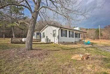 Hodgen Cottage On 650 Acres, Cozy & Scenic