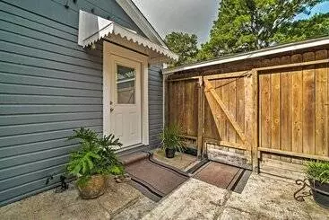 Pet Friendly Brenham Cottage W/ Yard!