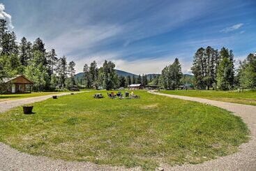 Vidéki Ház Custom Cabin W/ Grill & Fire Pit: 7 Mi To Glacier!
