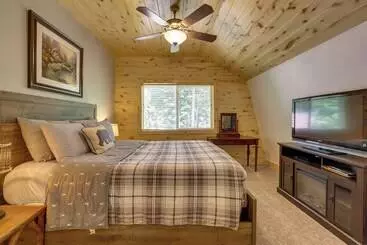 コテージ Mountain Escape: Scattered Pines Cabin W/ Deck!