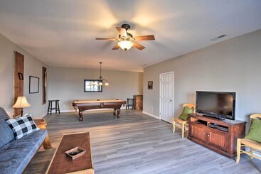 بيت ريفى Game Room & Mtn Views: Ridgeline Escape!