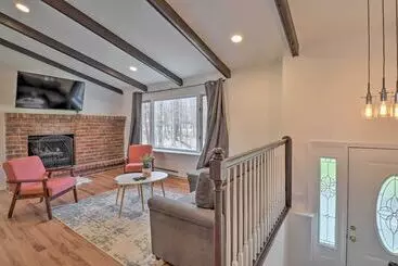 Mökkimajoitus Sleek Albrightsville Home W/ Deck, Game Room